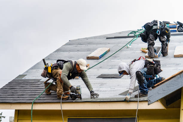 Professional Gutter Installation technician working in Vincent, CA